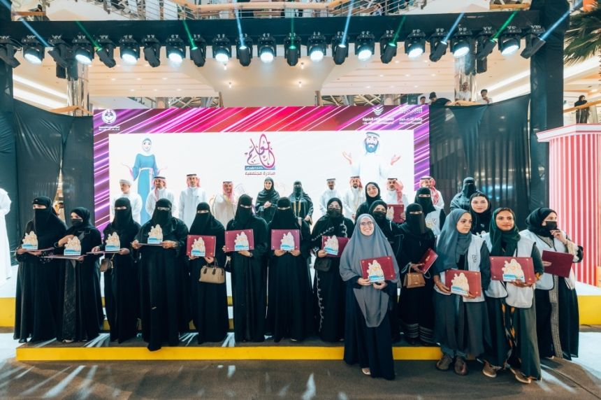 صور.. تكريم 1000 معلم ومعلمة ضمن مبادرة "كلنا نقدرك"