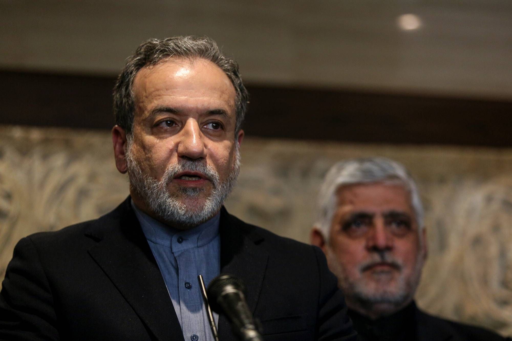 إيران تكشر عن أنيابها وتهدد تل أبيب