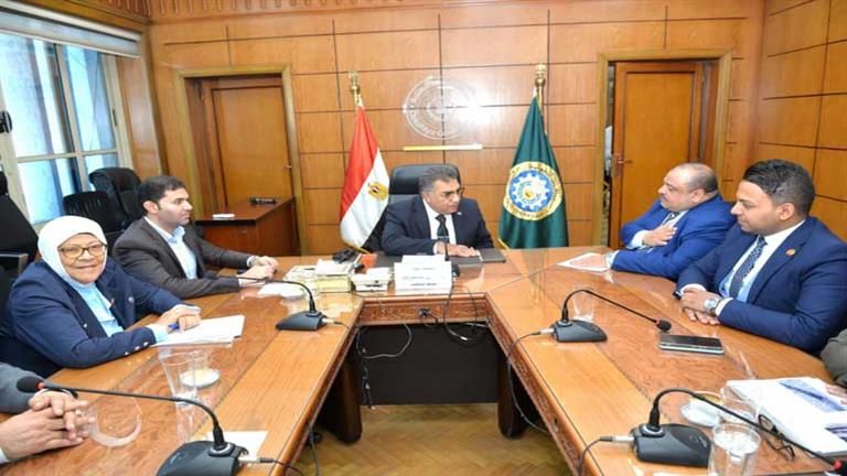 محافظ الدقهلية يستقبل وفد اتحاد القبائل لتنفيذ مبادرة تشجير