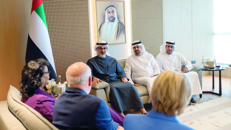 الامارات | خالد بن محمد يستقبل الإدارة التنفيذية لمستشفى الأطفال الوطني - واشنطن