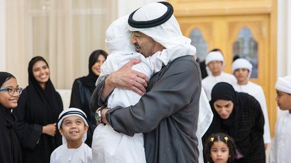 رئيس الدولة: الإمارات مجتمع الإنسانية والتكافل