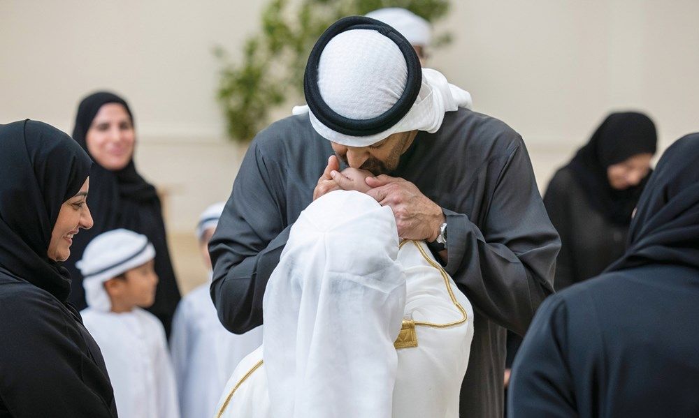 رئيس الدولة: الإمارات مجتمع الإنسانية والتكافل