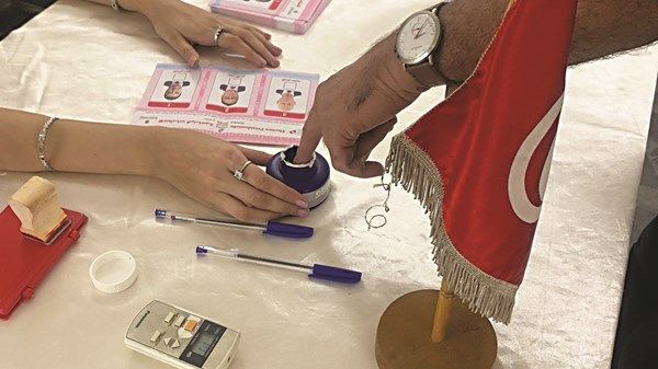 تونس.. بدء التصويت بالانتخابات الرئاسية في الخارج