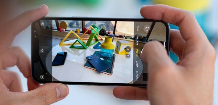 تكنولوجيا: تفاصيل مواصفات الشاشة والكاميرة والرقاقة في هاتف iPhone SE 4 المرتقب