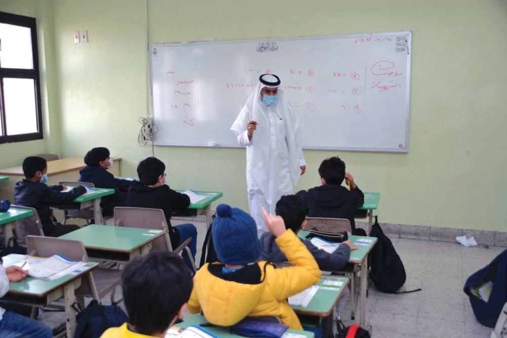 برسالة نصية.. وزير التعليم  يهنئ أكثر من 500 ألف معلم في يومهم العالمي