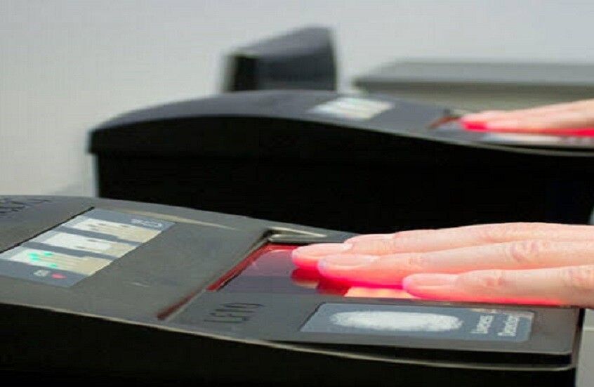 الخليج اليوم .. ما حقيقة منع الكويتيين من السفر أو العودة بسبب "البصمة البيومترية"؟