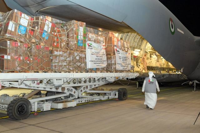 الامارات | ضمن حملة "الإمارات معك يا لبنان" .. الإمارات ترسل 6 طائرات إمدادات طبية وغذائية وإغاثية إلى لبنان