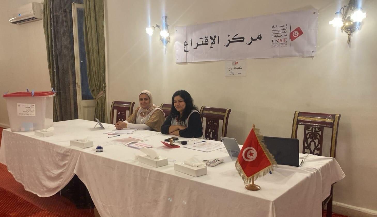 أبناء الجالية التونسية فى مصر يدلون بأصواتهم فى الانتخابات الرئاسية (صور)