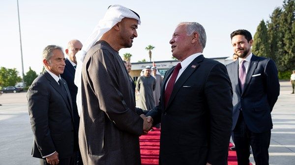 ودعه عبد الله الثاني.. رئيس الدولة يغادر الأردن في ختام زيارة عمل