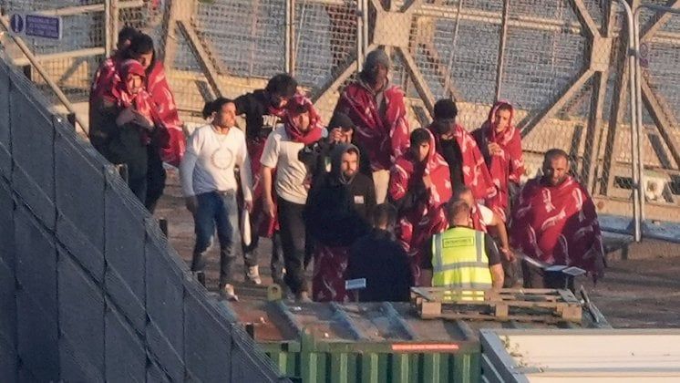 في القنال الإنجليزي: وفاة طفل سحقا و3 بالغين