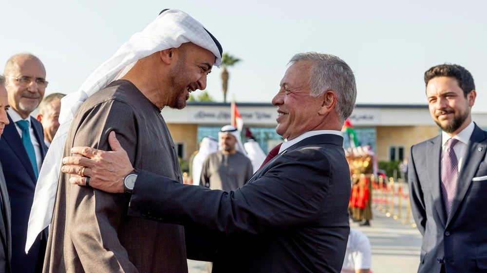 ودعه عبد الله الثاني.. رئيس الدولة يغادر الأردن في ختام زيارة عمل