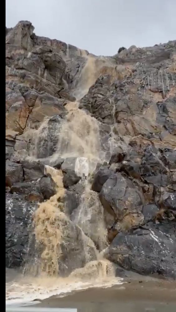 تحذير من ارتياد الأودية وأمطار على مناطق بالدولة