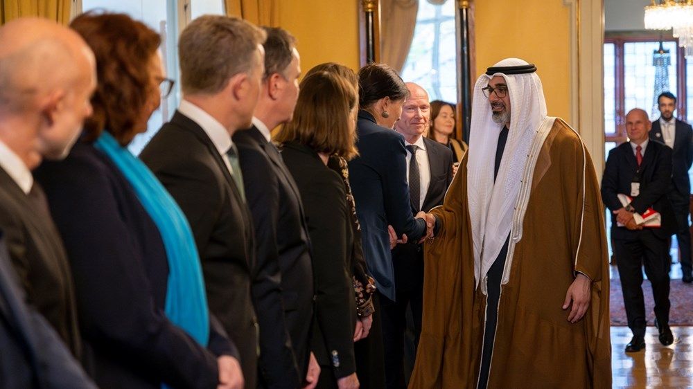 ولي عهد أبوظبي يلتقي رئيس وزراء مملكة النرويج