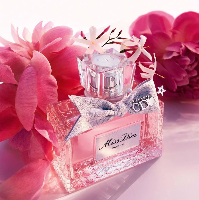 أجمل عطور ناعمة وخفيفة استخدميها في شهر أكتوبر الوردي لرائحة حيوية ومنعشة