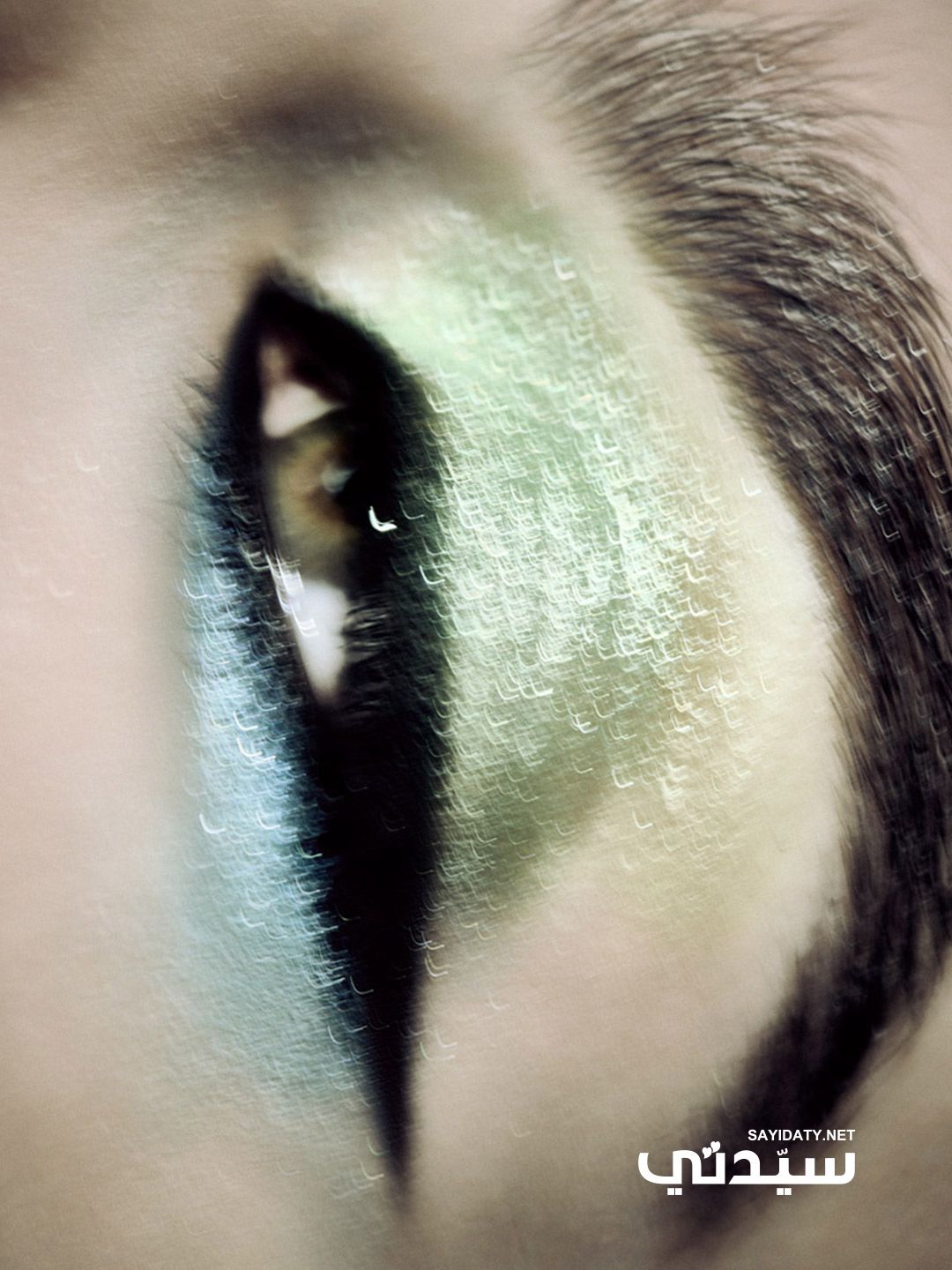 جلسة تصوير خاصة بـ الخليج 365..غموض آسر خلف العيون المكحَّلة