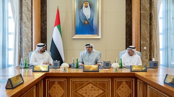 برئاسة منصور بن زايد.. «الوزاري للتنمية» يستعرض مشاريع وبرامج حكومية