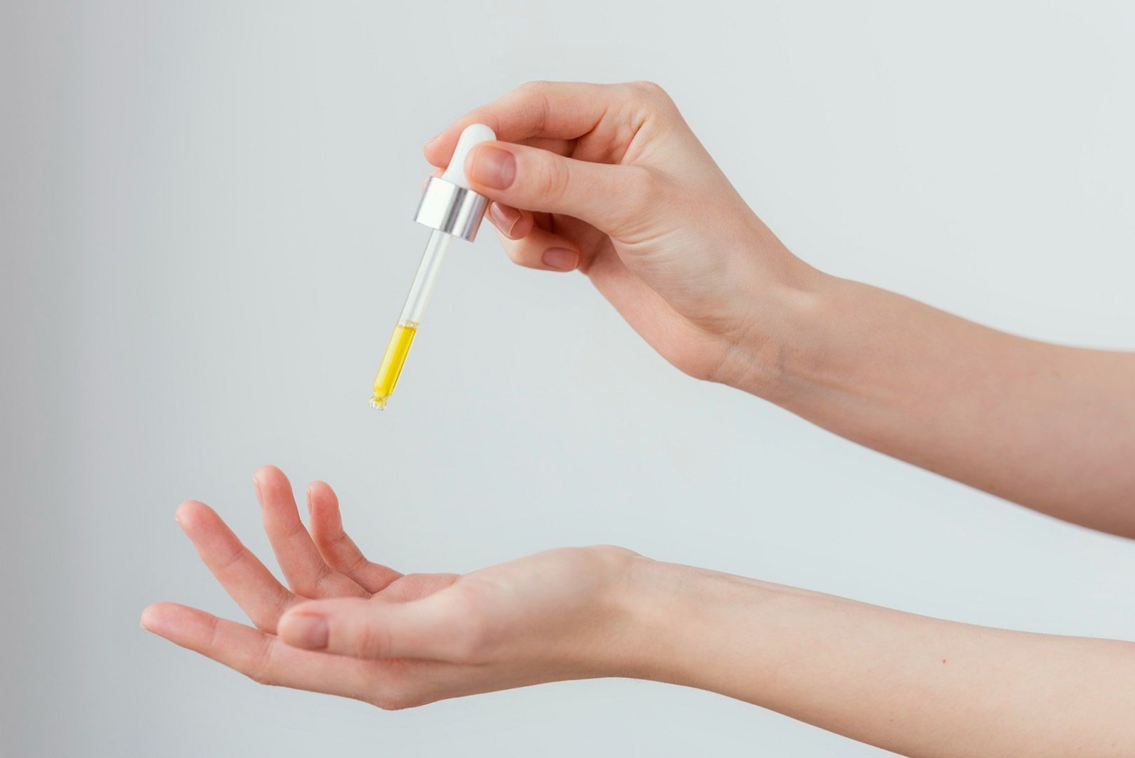 فوائد زيت الشمر للبشرة كثيرة.. إكسير الجمال الطبيعي