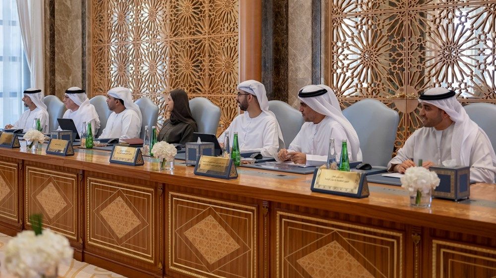 برئاسة منصور بن زايد.. «الوزاري للتنمية» يستعرض مشاريع وبرامج حكومية