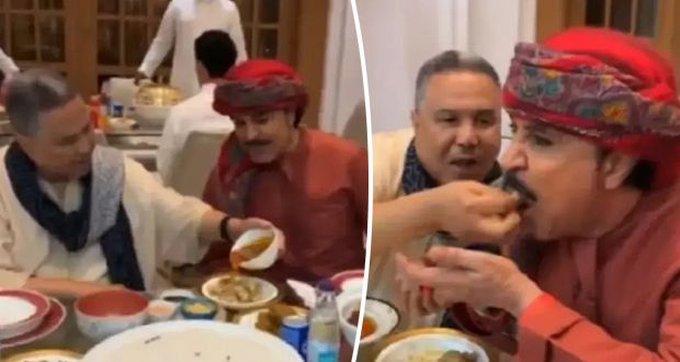 محمد عبده يستضيف عبدالله بالخير في منزله الجديد.. ويطعمه بيده!