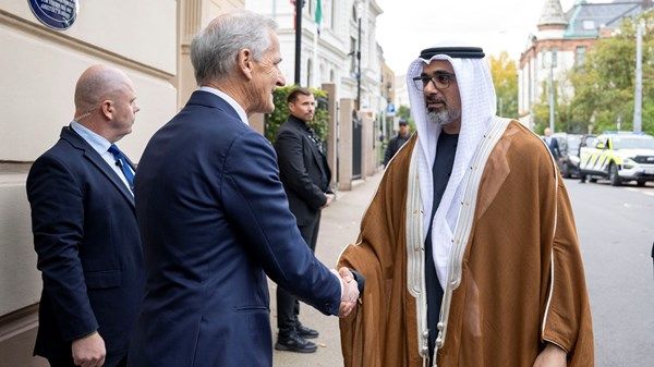 ولي عهد أبوظبي يلتقي رئيس وزراء مملكة النرويج