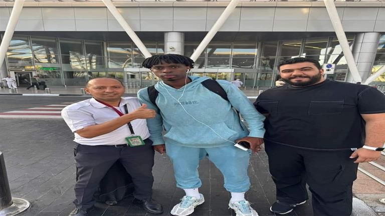 إيجاريا لاعب ليفربول السابق يصل القاهرة للانضمام للزمالك (صورة)