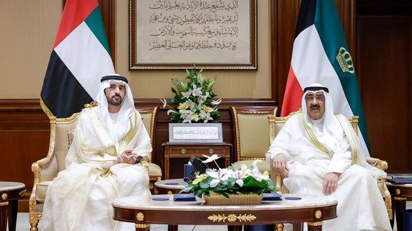 أمير الكويت يستقبل حمدان بن محمد ويستعرض معه تطور العلاقات الثنائية ومستقبل الشراكة الاستراتيجية بين البلدين