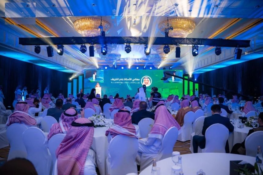 وزير الصناعة: المملكة الأولى عربيًا والعاشرة عالميًا في حجم إنتاج الأسمنت