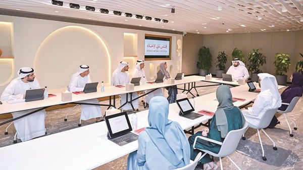 أحمد بن محمد يترأّس اجتماع مجلس دبي للإعلام