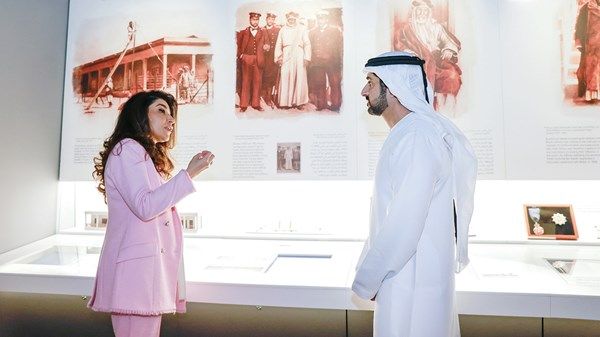 حمدان بن محمد يزور متحف قصر السلام في مدينة الكويت