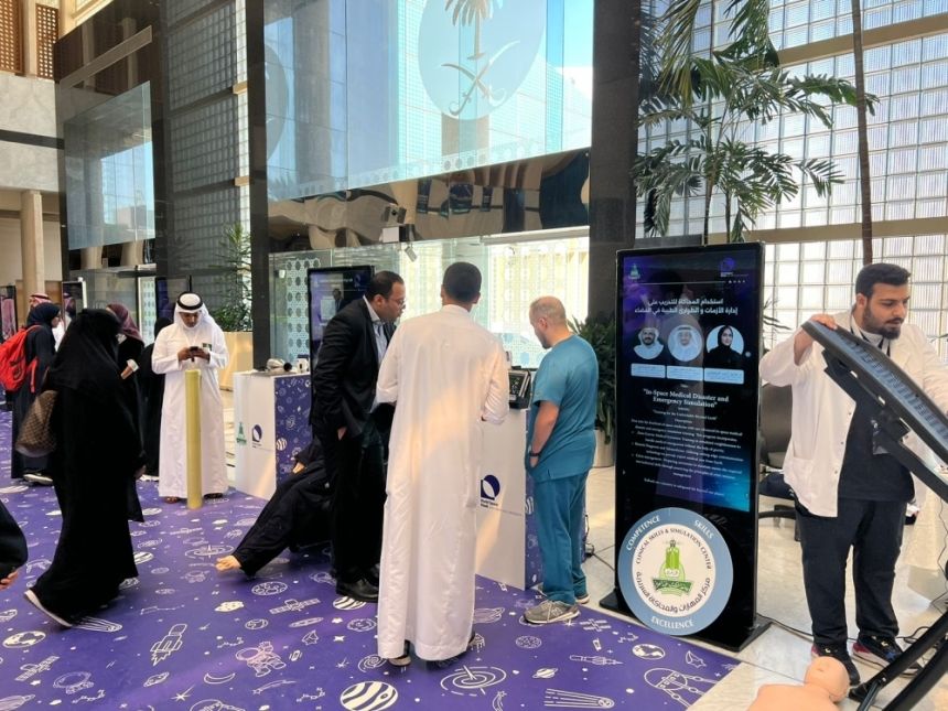 فيديو وصور.. "اليوم" تقف على أهم ممارسات الطب الفضائي وأجهزته