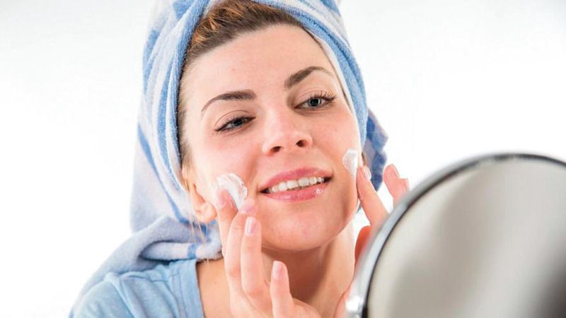 الامارات | 3 أقنعة طبيعية تخلص الوجه من الجفاف وتمنحه الترطيب