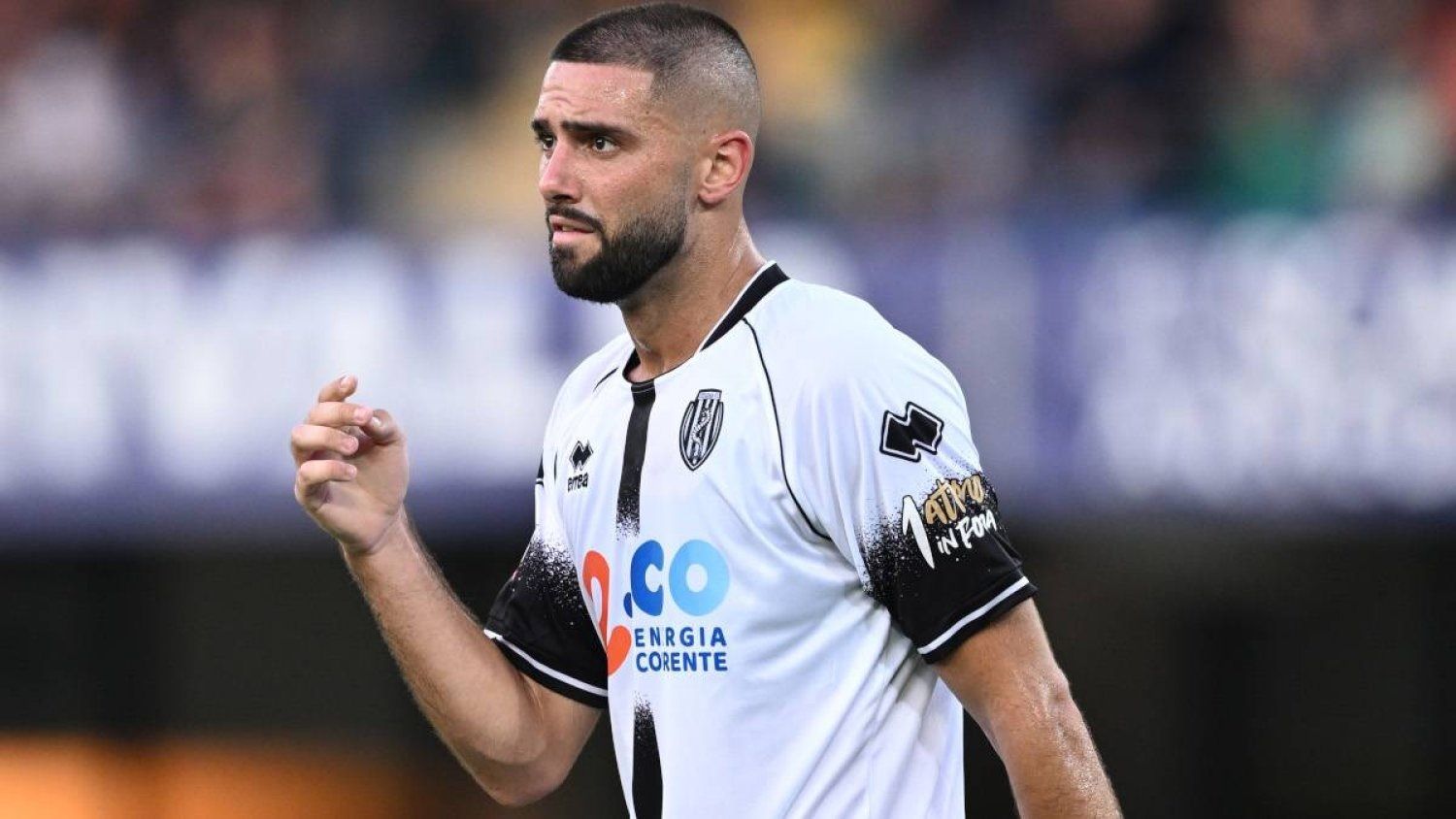 الامارات | "جاكي شان" يوقف لاعباً إيطالياً 10 مباريات ويجبره على الخدمة المجتمعية