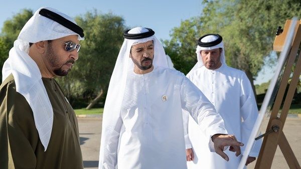 حمدان بن زايد يتفقد عدداً من المشاريع الخدمية والترفيهية في مدينة غياثي