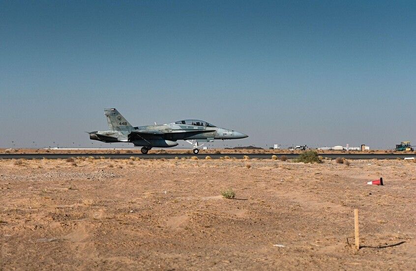 الخليج اليوم .. الكويت.. سقوط طائرة حربية ومقتل قائدها