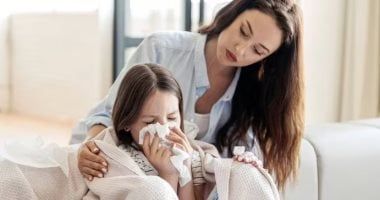 الخريف وتقلبات الطقس.. أفضل طرق حماية الأطفال من العدوى في المدرسة