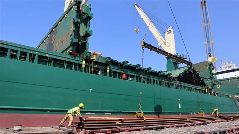 السكة الحديد: ميناء الإسكندرية يستقبل 10 آلاف طن قضبان موردة من الصين