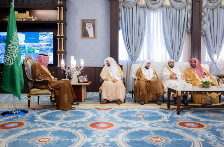 أمير الباحة يشيد بجهود وزير الشؤون الإسلامية في العناية ببيوت الله