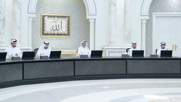 «تنفيذي الشارقة» يناقش مستجدات العمل الحكومي