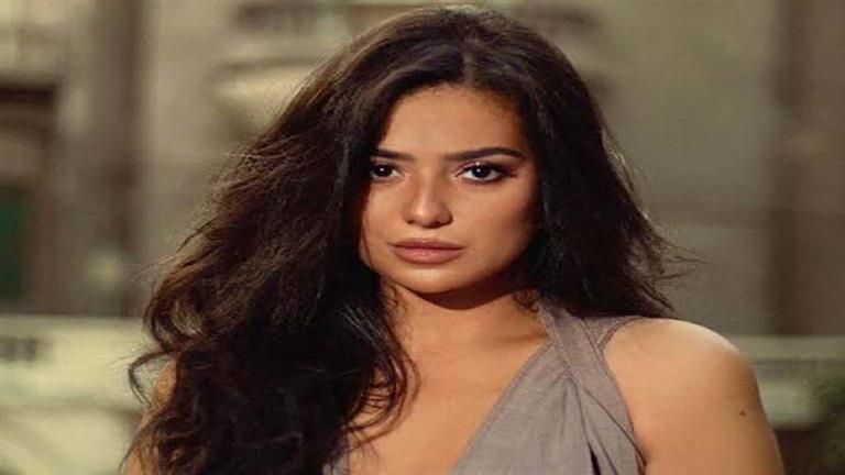 "أمام البحر".. ثراء جبيل تتألق في أحدث ظهور لها