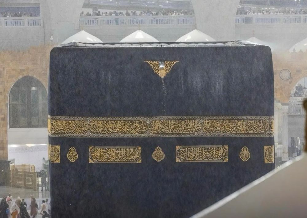 بالصور.. أمطار غزيرة على المسجد الحرام