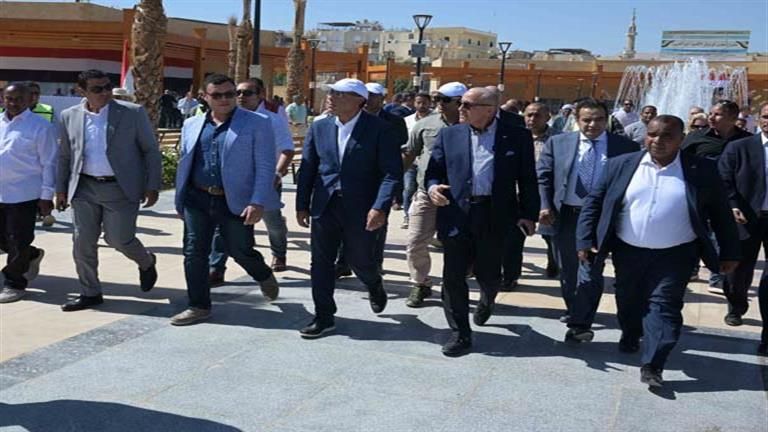 رئيس الوزراء يتابع أعمال تطوير كورنيش البر الغربي والممشى الزجاجي بالأقصر
