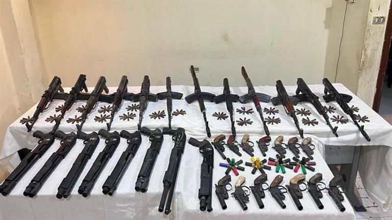 "ترسانة سلاح وذخيرة داخل شقة مستأجرة".. ضبط عنصرين إجراميين في أسيوط