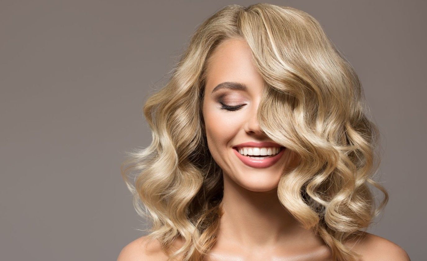 أفضل الزيوت الطبيعية للشعر الأشقر المصبوغ.. تحافظ على حيويته ولمعانه