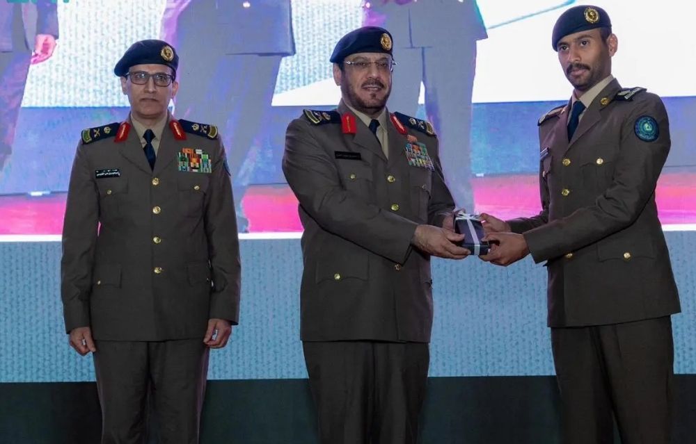 تحت رعاية وزير الداخلية.. تخريج 171 من تأهيلية الضباط الجامعيين وبكالوريوس العلوم الأمنية