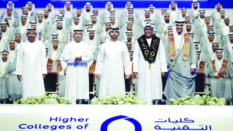 الامارات | منصور بن محمد يشهد تخريج طلبة كليات التقنية العليا في دبي