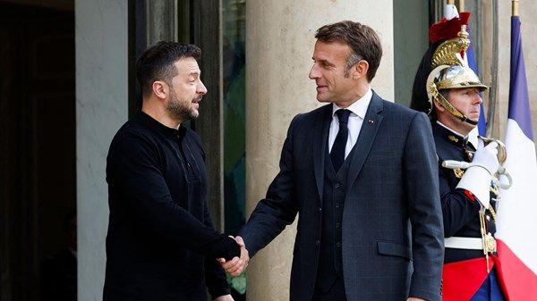 زيلينسكي يرد على تقارير عن وقف إطلاق النار مع روسيا