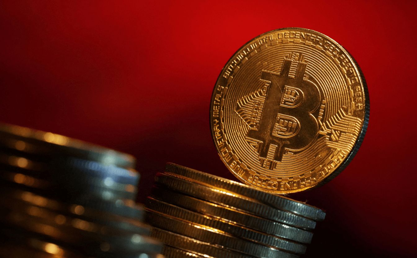 كبير المحللين في “Bitget Research” يشير إلى احتمال بيع الحكومة الأمريكية للبيتكوين المرتبط بقضية Silk Road