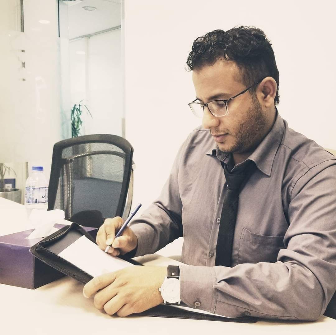 أمن عدن يواصل احتجاز صحفي بتوجيهات من عضو المجلس الرئاسي فرج البحسني