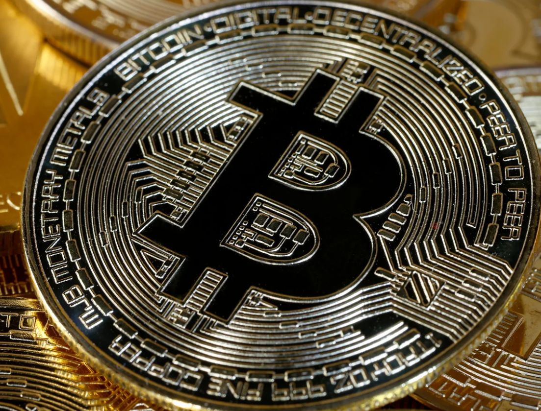 تراجع البيتكوين وتذبذب السعر ما بين 60 إلى 61 ألف دولار وانخفاض سعر عملة APT بأكثر من 10%