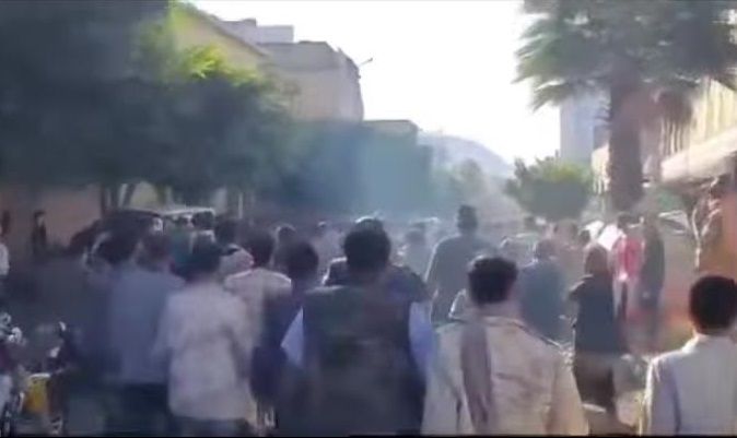 إب..تظاهرات غاضبة احتجاجاً على إغلاق مليشيا الحوثي لسوق تجاري يتبع نادي الشعب الرياضي